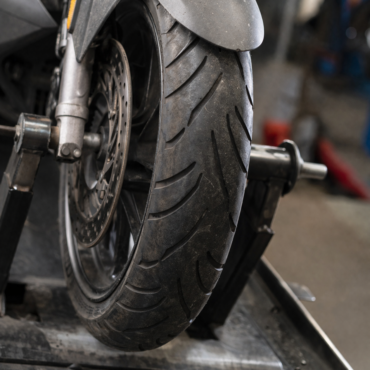 MELAGOM - Réaliser un montage pneu deux-roues précis avec MELAGOM